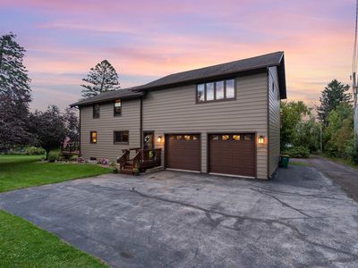 4 Lakeside Ct