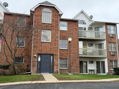 Property at 1345 Cunat Ct APT 1B, Lake In The Hills, IL