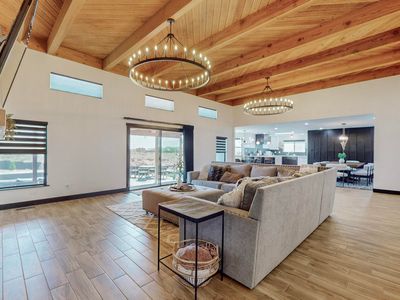 12404 Palomas Ave NE