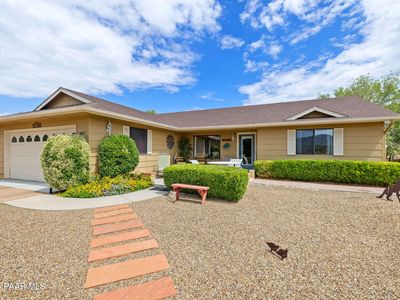 1077 N Cottonwood Spring Dr