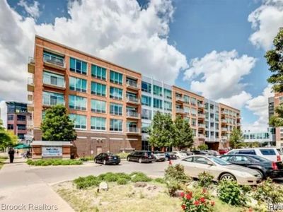 3670 Woodward Ave #27311
