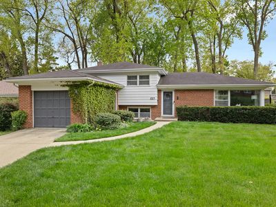 Property at 221 W Sheridan Pl, Lake Bluff, IL