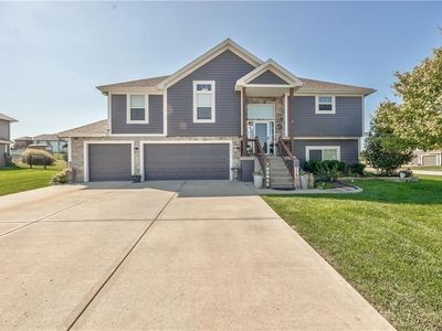 Property at 14173 Ashbury Ct, Basehor, KS
