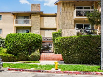 6151 Canterbury Dr Unit 103