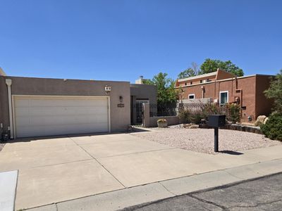 6605 Casa Loma NE