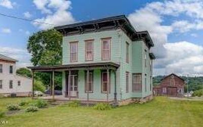 99 W Grand St