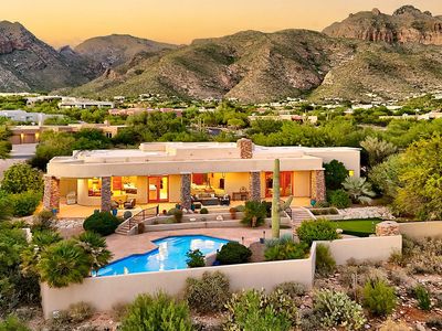 2202 E Quiet Canyon Dr