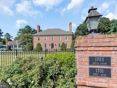 1703 Carver Sq