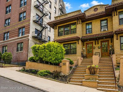 32 Nicholas St