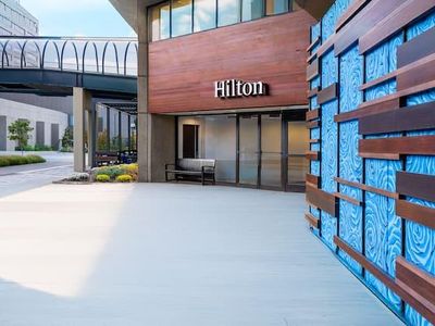 345 W Vine St #1806