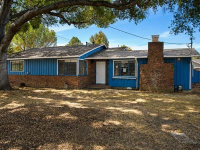 585 El Portal Ave