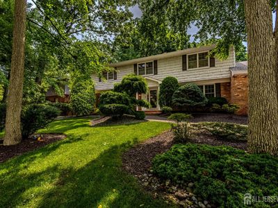 6 Burlington Ln