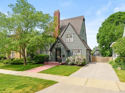 2430 Outlook St