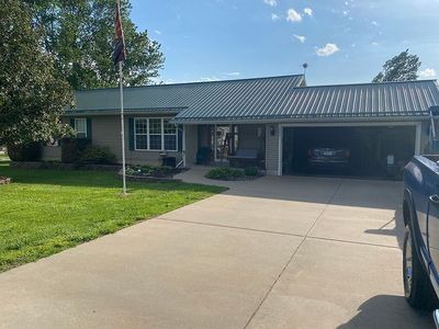 301 Lennon Ln