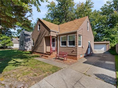 481 E 250th St