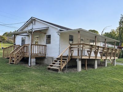 995 W Front St