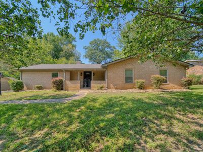 907 Sequoyah Ln
