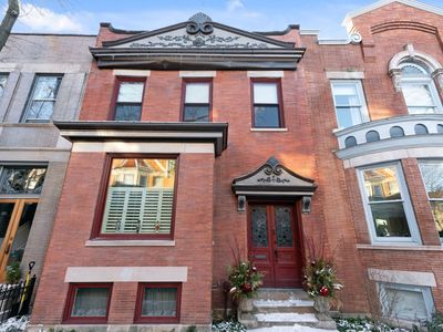 3842 N Alta Vista Ter