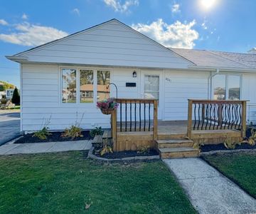 Property at 4741 W 89th Pl, Hometown, IL