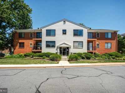 Property at 125 Driveway Clubhouse M, Leesburg, VA