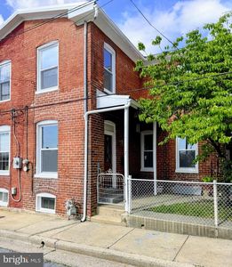 7 N Wisner St