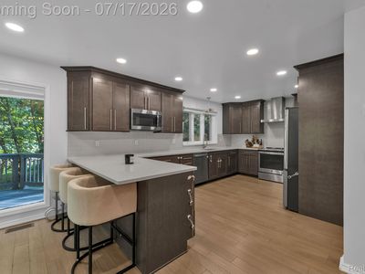 6081 Beachwood Dr
