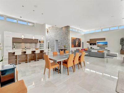 907 Diplomat Pkwy