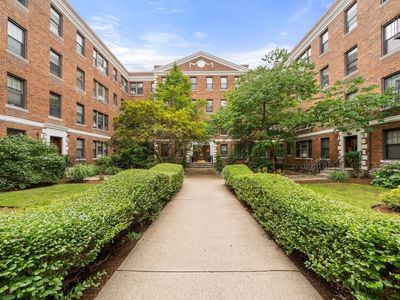 66 Queensberry St APT 218