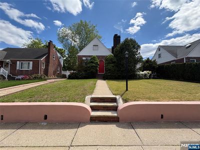 Property at 40 Sylvan Ave, Bergenfield, NJ