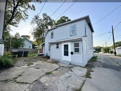 1836 1/2 S Lemon St
