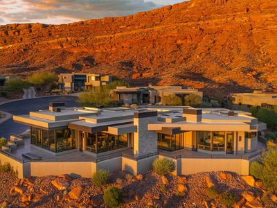 2001 W Grayhawk Cir