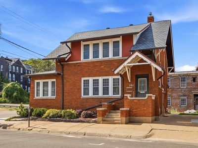 391 W 12th St