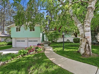 2428 E 39th Ave