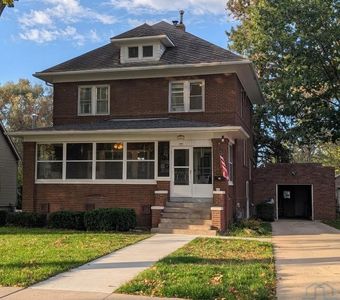 Property at 1123 9th St, Sheldon, IA