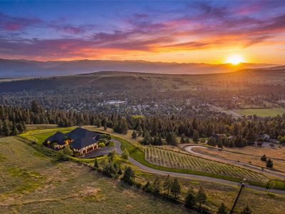 2722 Contour Rd