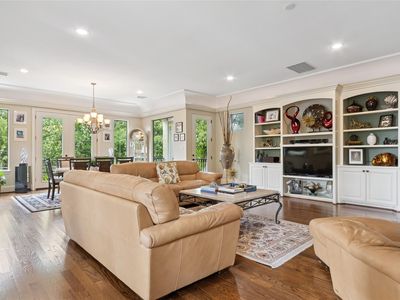 5520 McCulloch Cir