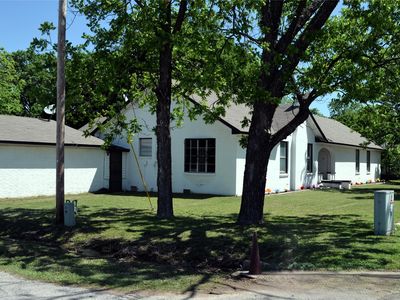 1050 W Dallas Ave