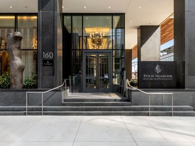 160 2nd Ave S APT 2104