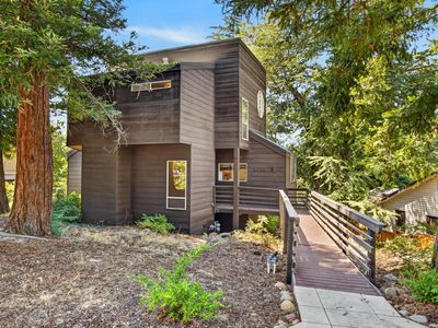 4520 S Land Park Dr