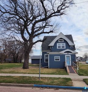 301 E Essex Ave