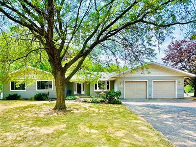 1915 Twin Circle Dr