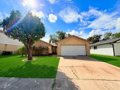 Property at 1118 W Belgravia Dr, Pearland, TX