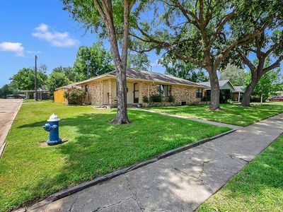 4923 Saxon Dr
