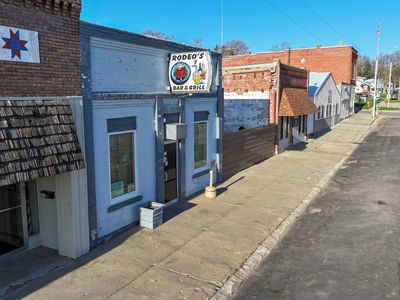 116 W Broadway St