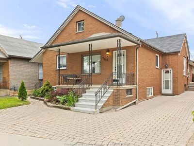 759 Glengarry Ave