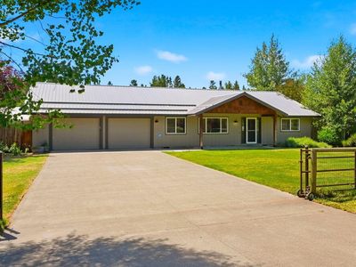 16025 Sunset Ln