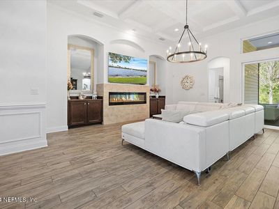 435 GLENNEYRE Circle