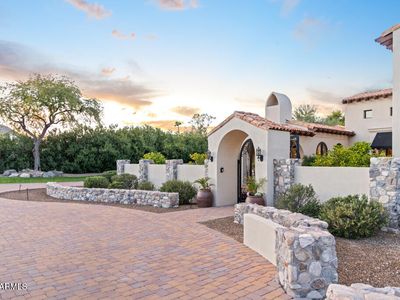 8243 N Mockingbird Ln