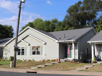 215 9th Ave N