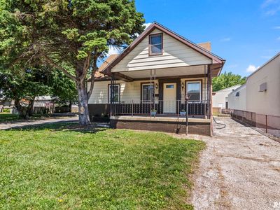 2413 E North Grand Ave